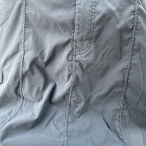 Women Gary marmot skirt with buttons and zipper closure.